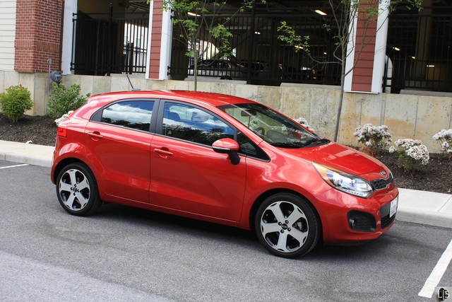 KIA Rio Hatchback hd big KIA Rio Hatchback 4k big