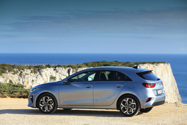 KIA Ceed Photos and Specs. Photo: KIA Ceed reviews 2018 and 42 perfect ...