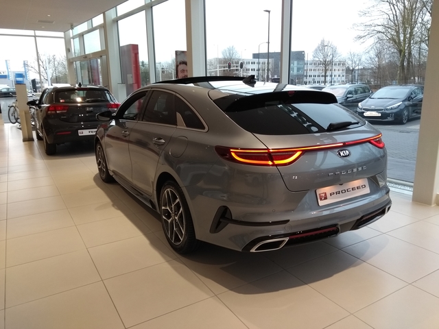 KIA ProCeed interior photo