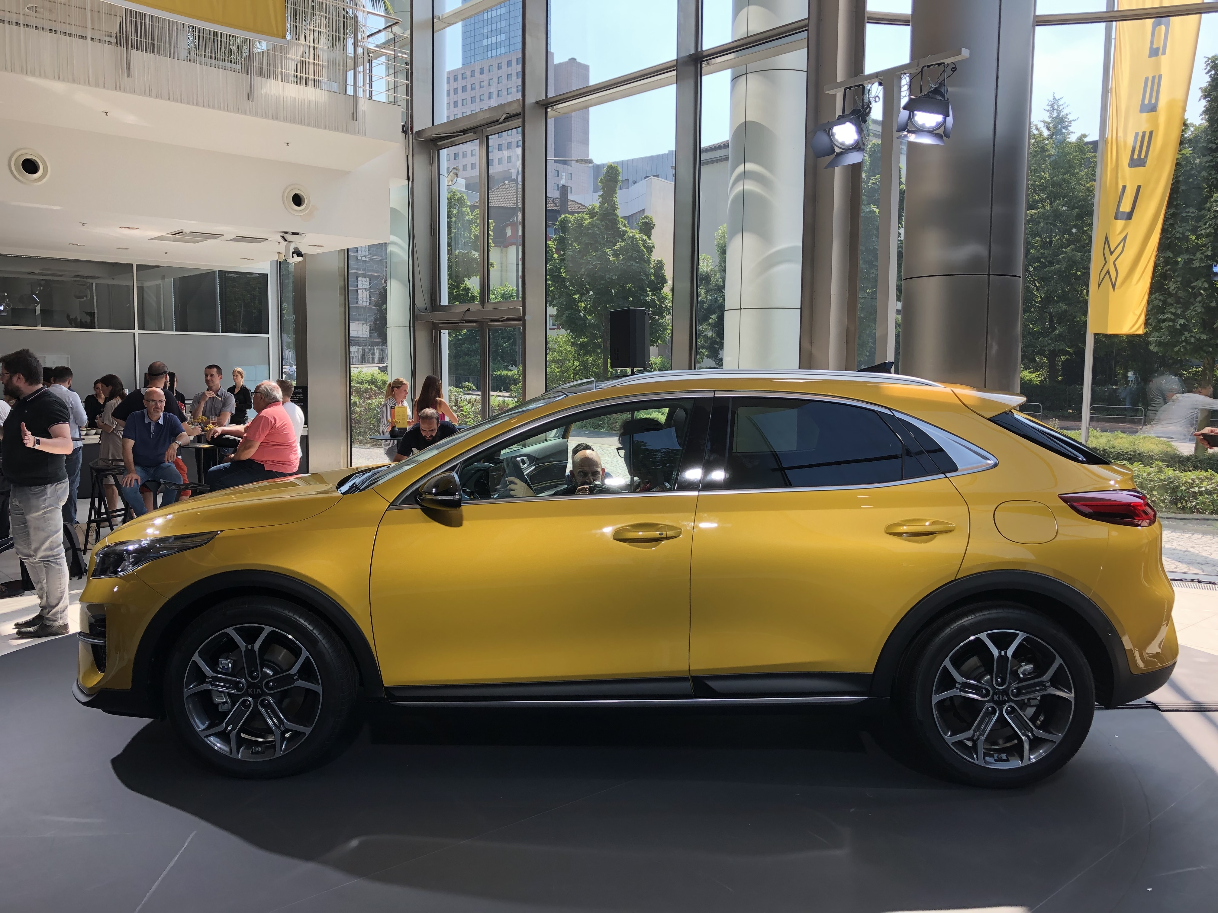 KIA XCeed exterior 2019