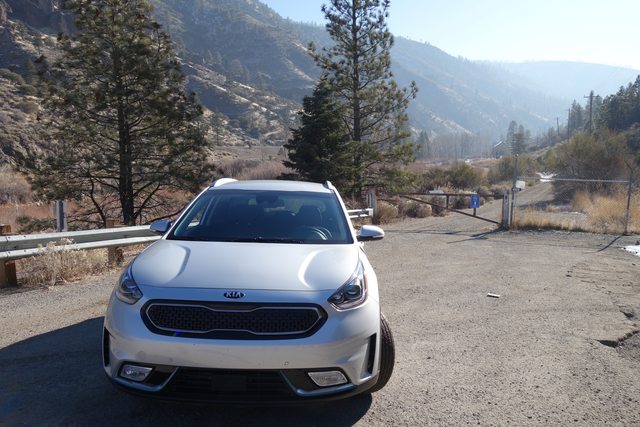 KIA Optima Plug-in Hybrid sedan big