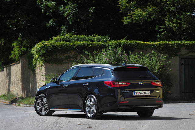 KIA Optima SW Plug-in Hybrid Wagon Photos, And Specs. Find KIA Optima ...