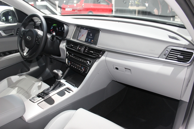 KIA Optima SW Plug-in Hybrid exterior restyling