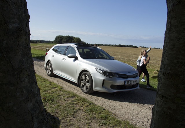 KIA Optima SW Plug-in Hybrid interior 2018