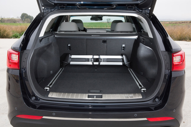 KIA Optima SW Plug-in Hybrid modern specifications