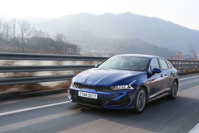 KIA K5 sedan restyling