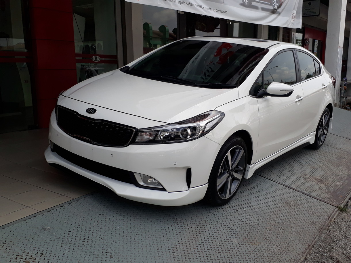 KIA K5 Photos and Specs. Photo: KIA K5 mod specifications and 31 ...