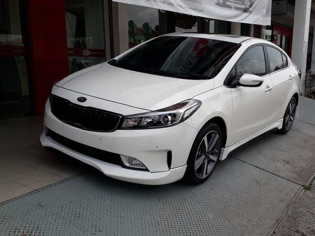 KIA K5 Photos and Specs. Photo: KIA K5 4k specifications and 31 perfect ...