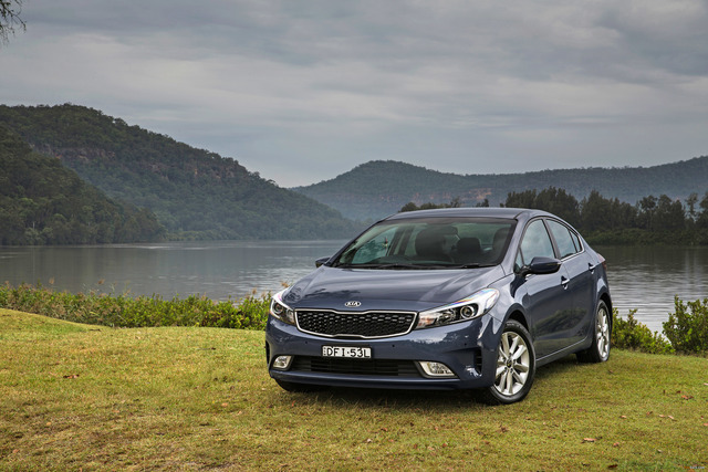 KIA Cerato reviews big KIA Cerato modern restyling