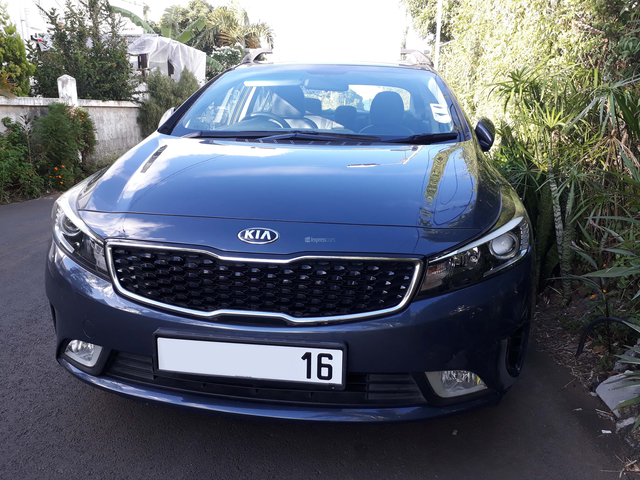 KIA Cerato reviews big KIA Cerato modern model