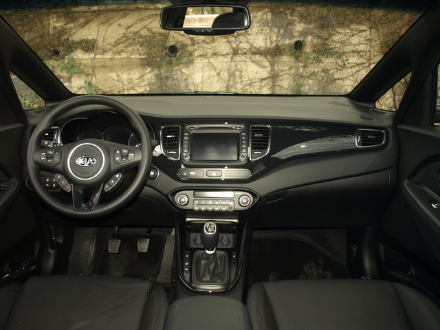 KIA Carens interior model KIA Carens minivan big