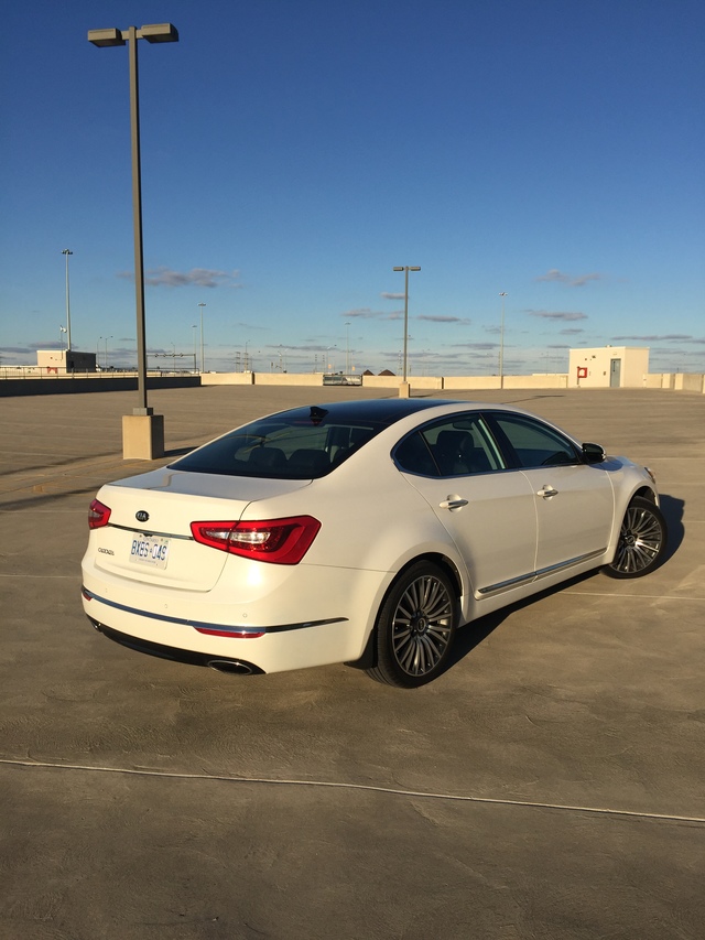 KIA Cadenza modern 2016 KIA Cadenza sedan model