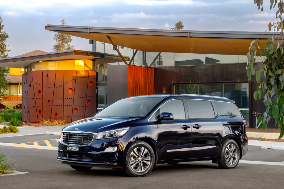 KIA Carnival Photos and Specs. Photo KIA Carnival accessories