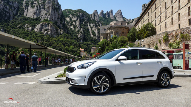 KIA Niro Hybrid auto show