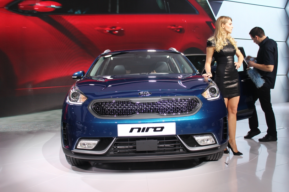 KIA Niro Hybrid Photos And Specs Photo KIA Niro Hybrid Exterior Model 