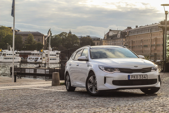 KIA Optima Plug-in Hybrid auto show