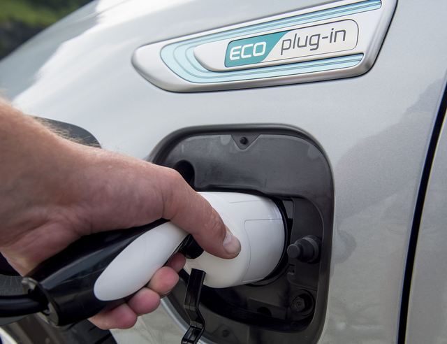 KIA Optima SW Plug-in Hybrid auto show