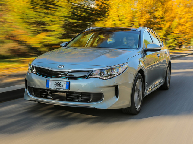 KIA Optima SW Plug-in Hybrid hd photo