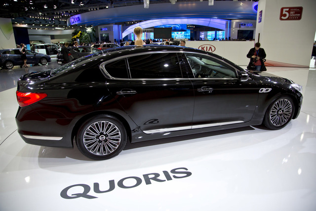 KIA Quoris Photos and Specs. Photo: KIA Quoris modern specifications ...