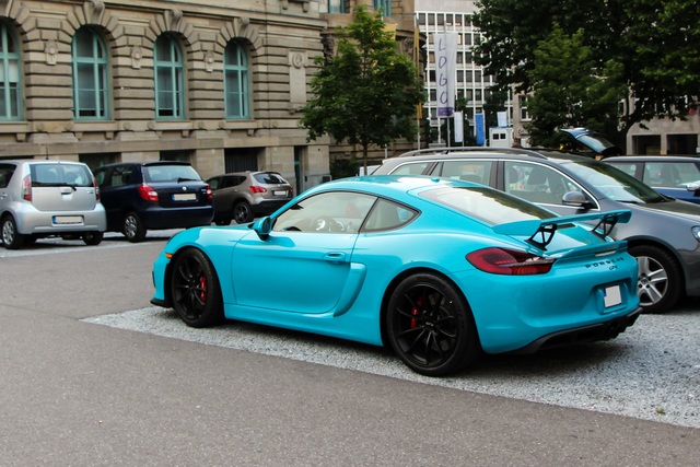 Porsche 718 Cayman GT4 exterior specifications