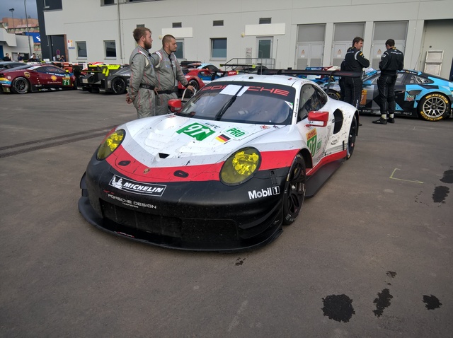 Porsche 911 GT3 accessories photo Porsche 911 GT3 interior photo