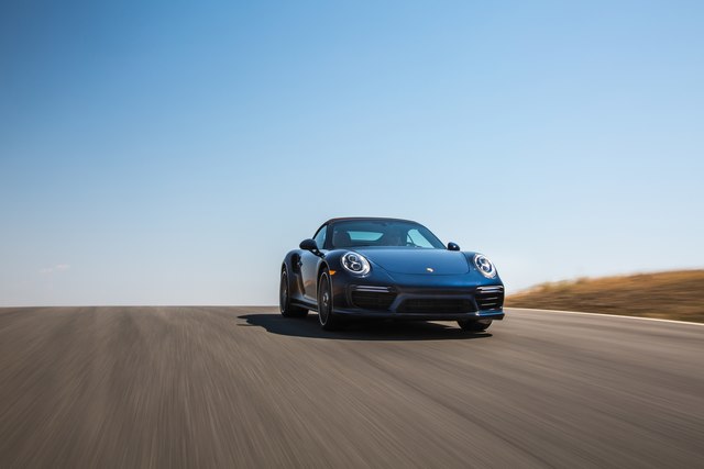 Porsche 911 Turbo Cabriolet 4k specifications