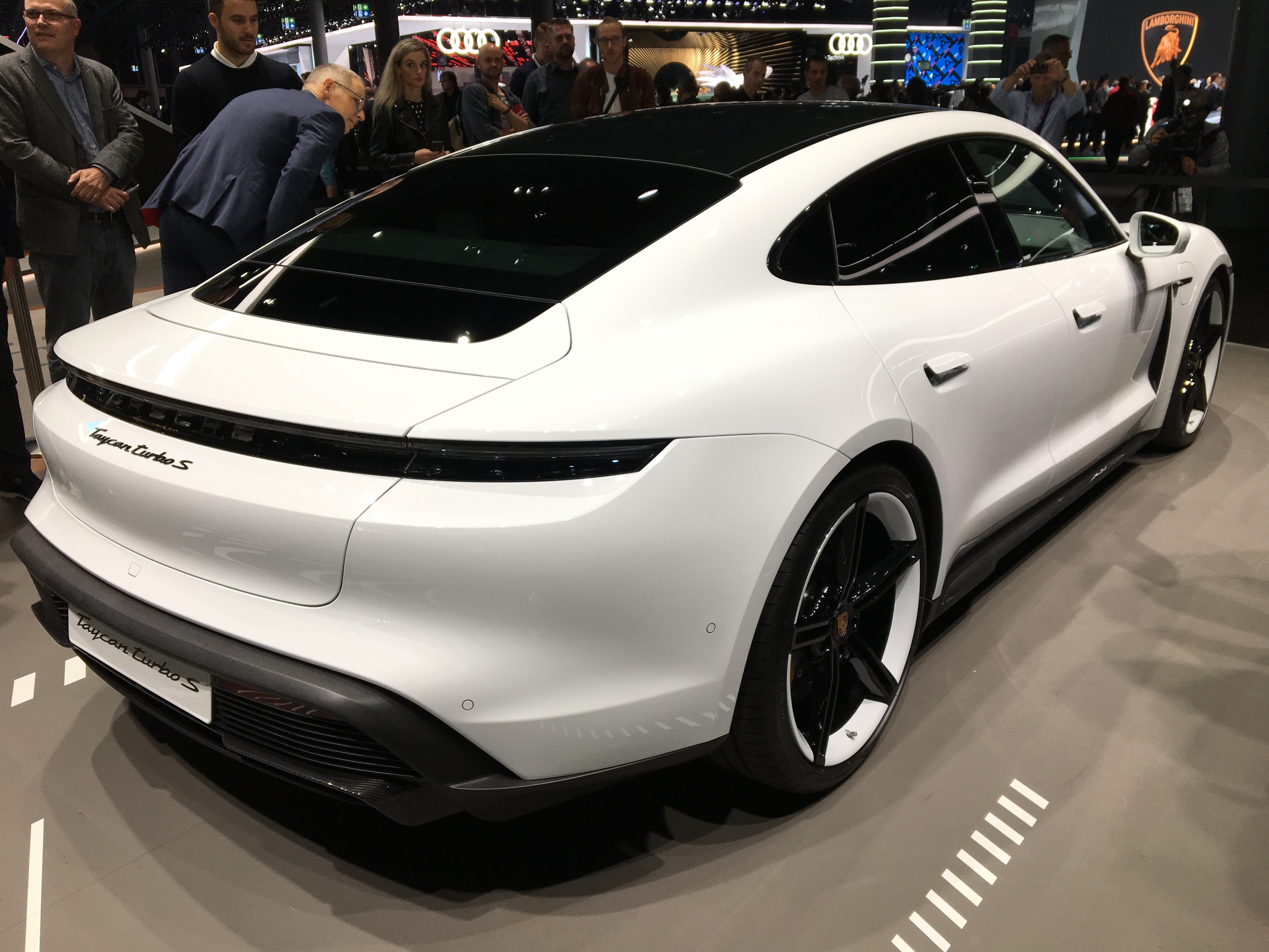 Porsche Taycan modern 2019