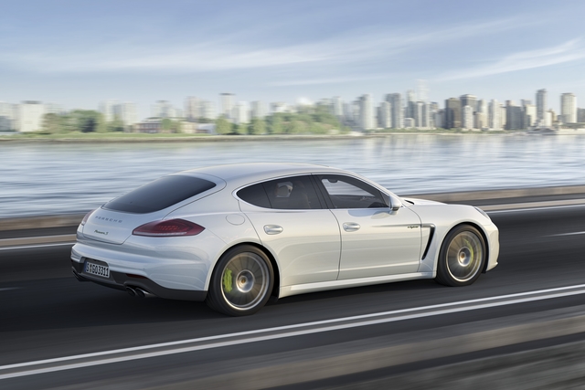 Porsche Panamera mod 2016 Porsche Panamera liftback specifications