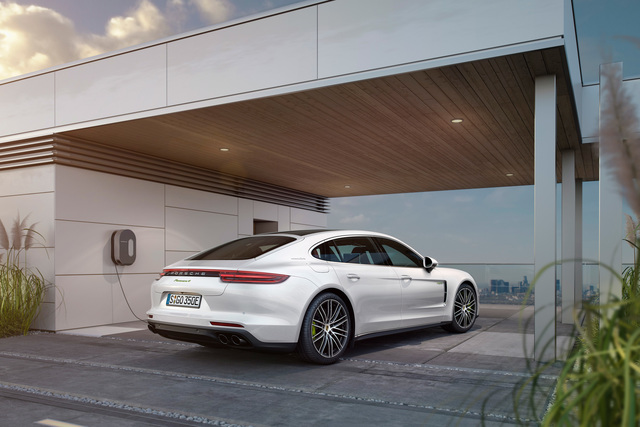 Porsche Panamera E-Hybrid best big Porsche Panamera E-Hybrid exterior photo