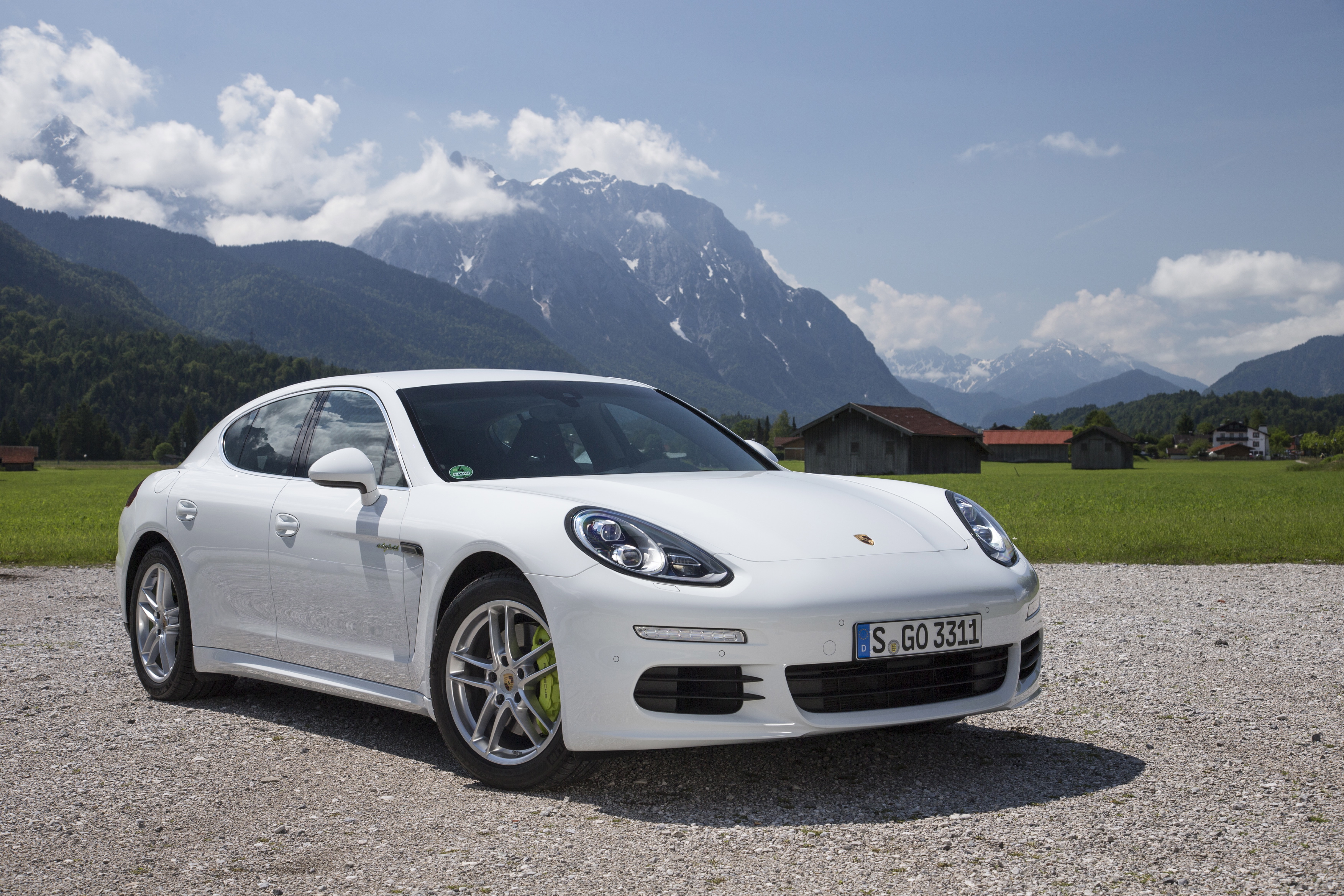 Porsche Panamera E-Hybrid interior specifications