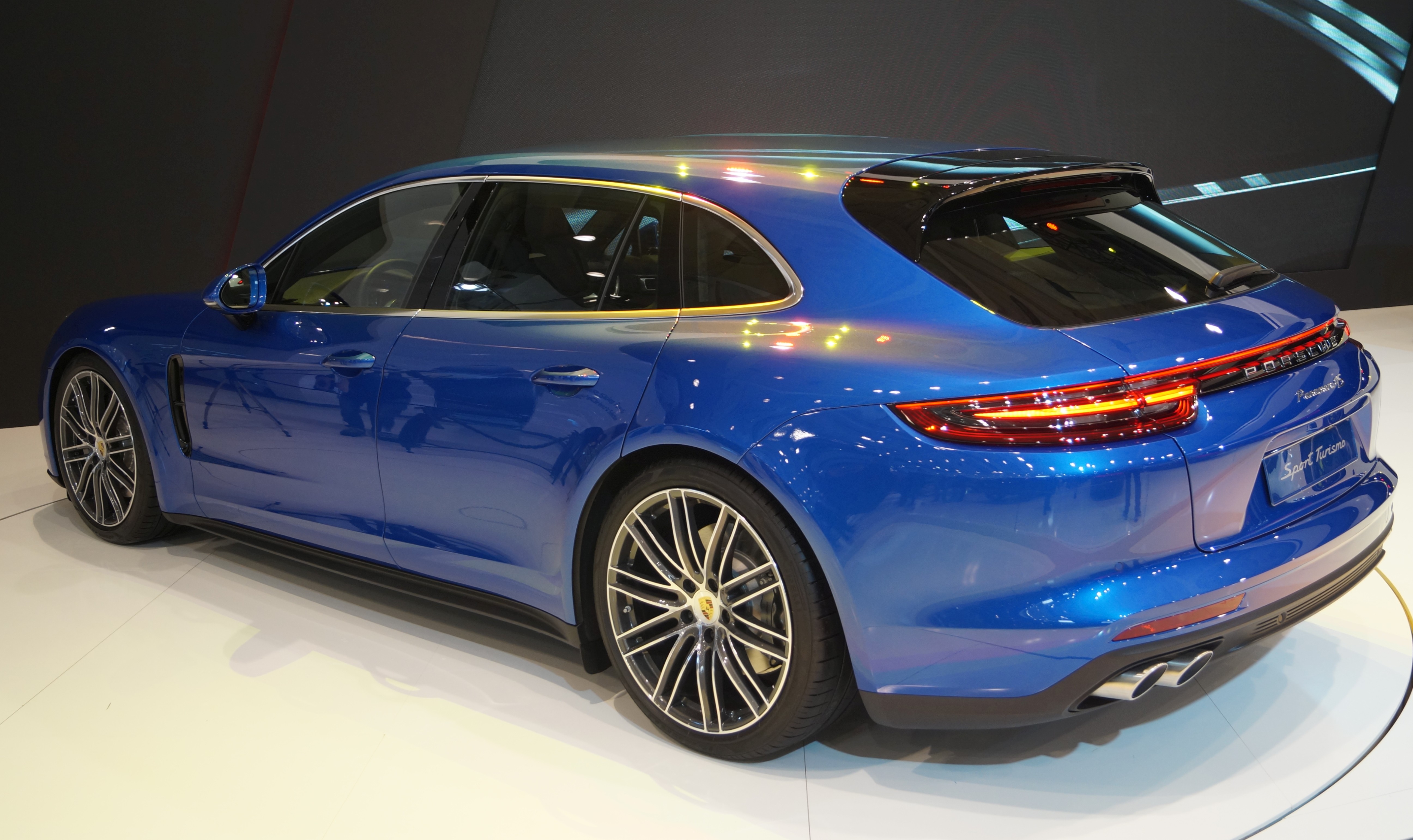 Porsche Panamera E-Hybrid Sport Turismo wagon photo