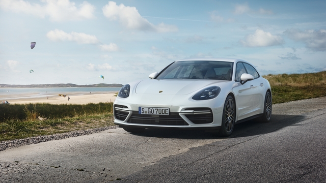 Porsche Panamera E-Hybrid Sport Turismo reviews 2017