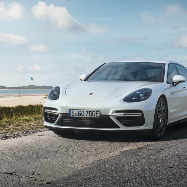 Porsche Panamera E-Hybrid Sport Turismo exterior big