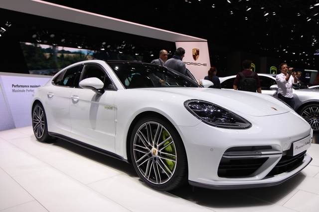 Porsche Panamera Turbo E-Hybrid interior photo