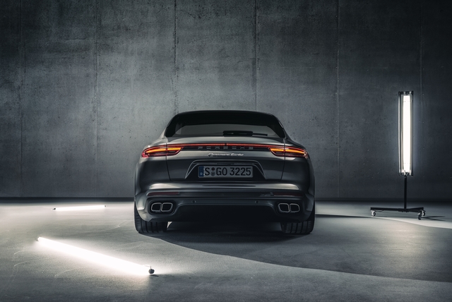 Porsche Panamera Sport Turismo exterior big Porsche Panamera Sport Turismo interior big