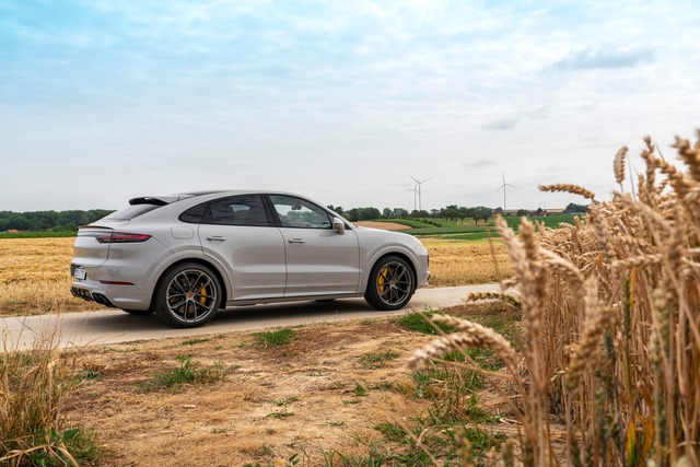 Porsche Cayenne Coupe E-Hybrid 4k model