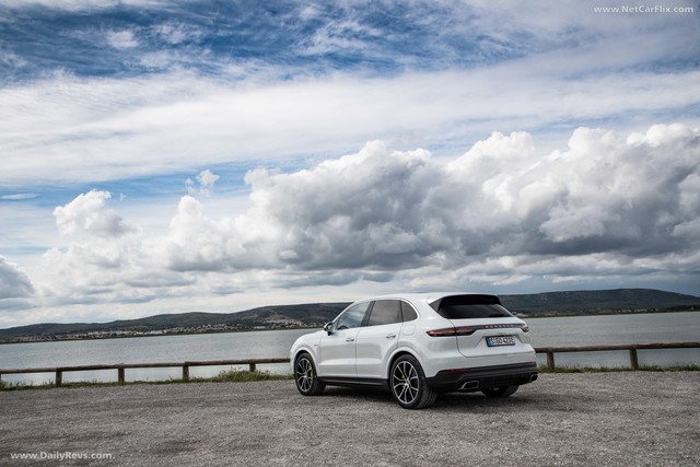 Porsche Cayenne Coupe E-Hybrid 4k specifications