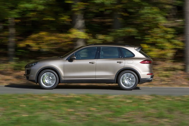 Porsche Cayenne E-Hybrid exterior photo