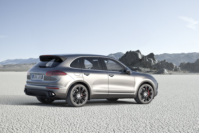 Porsche Cayenne E-Hybrid modern big