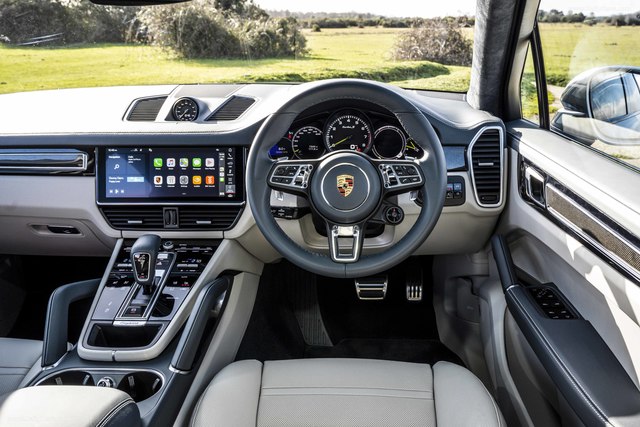 Porsche Cayenne Turbo E-Hybrid modern restyling