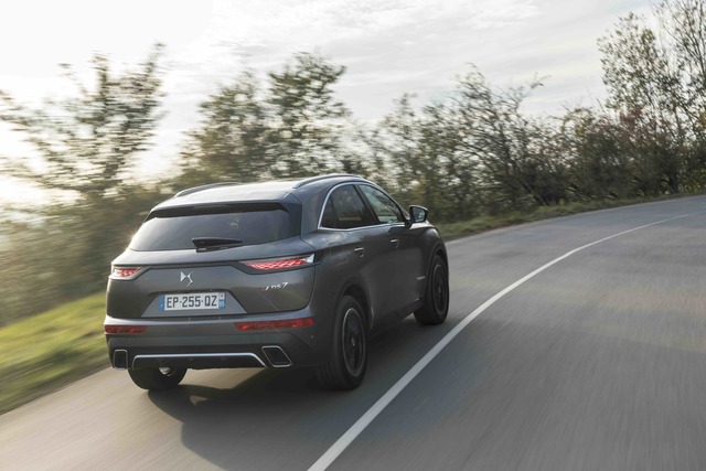 DS 7 Crossback modern specifications