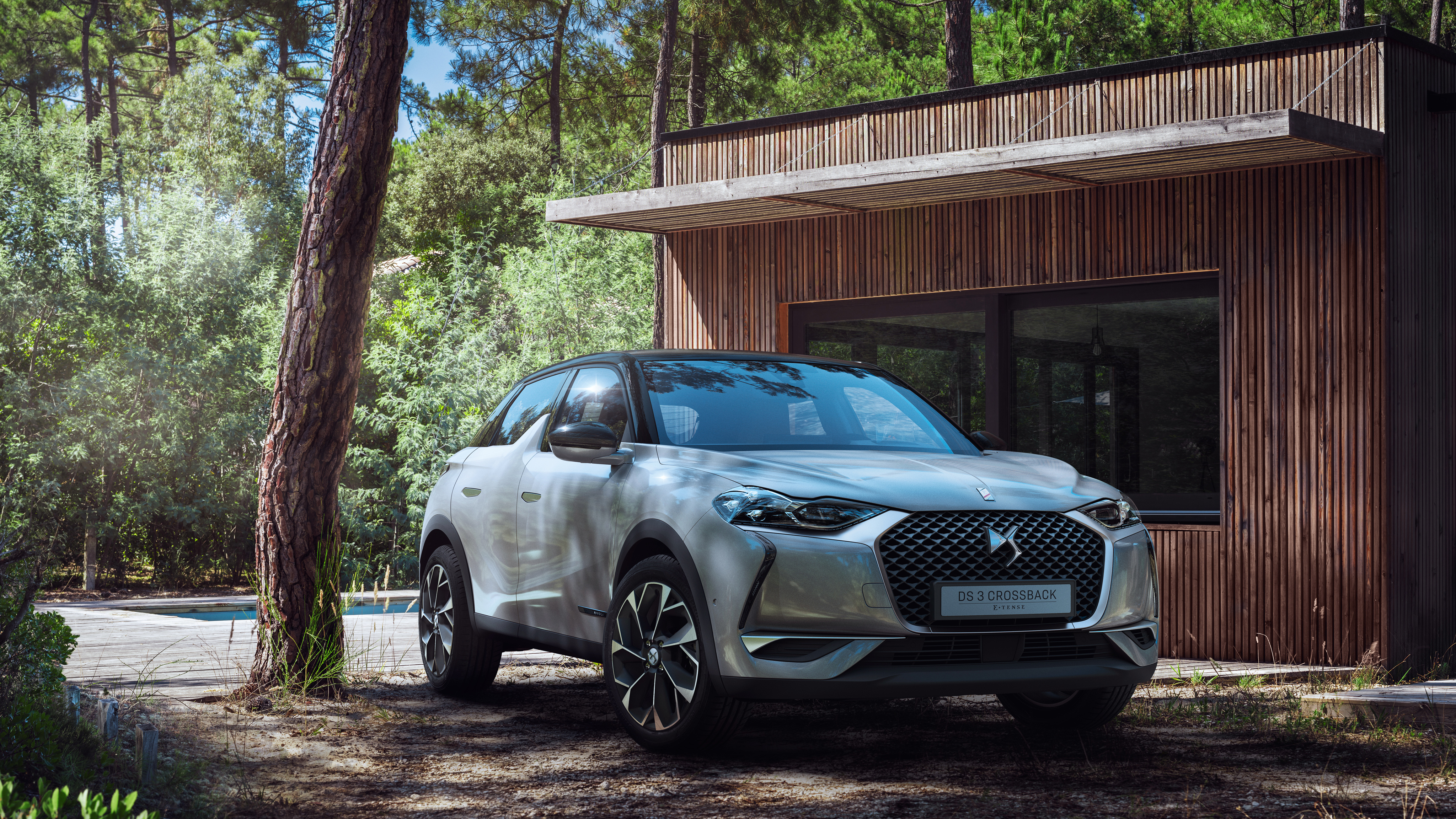 DS 3 Crossback E-Tense hatchback model