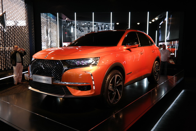 DS 7 Crossback E-Tense modern model