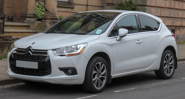 DS 4 Crossback hatchback big
