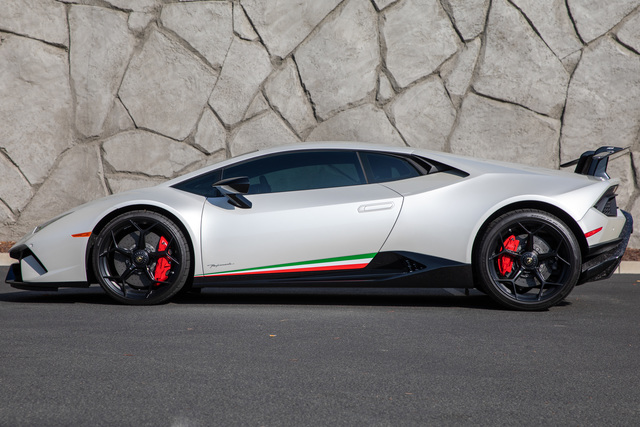 Lamborghini Huracan LP640-4 Performante more photos Lamborghini Huracan LP640-4 Performante auto show