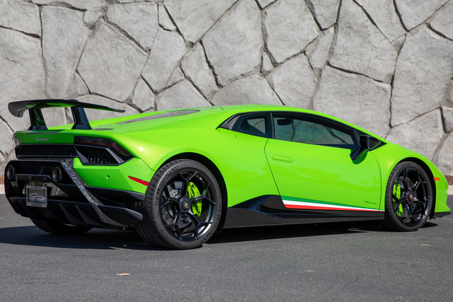 Lamborghini Huracan LP640-4 Performante 4k photo Lamborghini Huracan LP640-4 Performante mod 2018