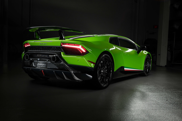Lamborghini Huracan LP640-4 Performante coupe photo Lamborghini Huracan LP640-4 Performante coupe big
