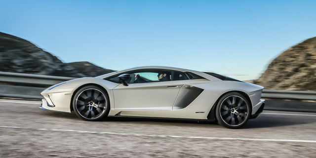 Lamborghini Aventador  LP740-4 S accessories specifications Lamborghini Aventador  LP740-4 S interior 2017