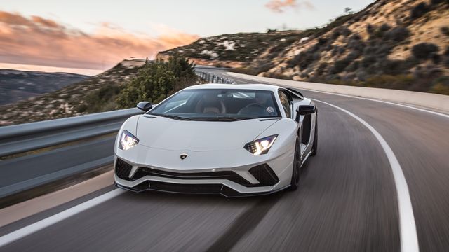 Lamborghini Aventador  LP740-4 S modern big Lamborghini Aventador  LP740-4 S accessories specifications