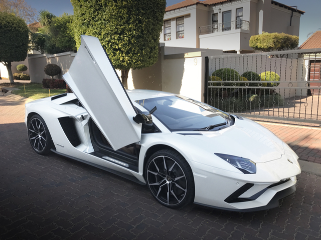 Lamborghini Aventador LP740-4 S Roadster hd specifications Lamborghini Aventador LP740-4 S Roadster reviews 2017